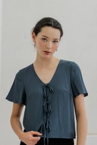 Tiera Textured Tie Ribbon Top In Gunmetal