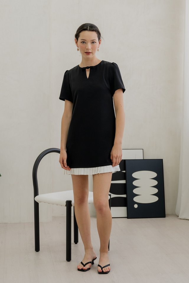 Britney Pleat Hem Bow Dress In Black
