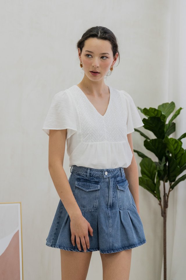 Emi Textured Eyelet Top In White
