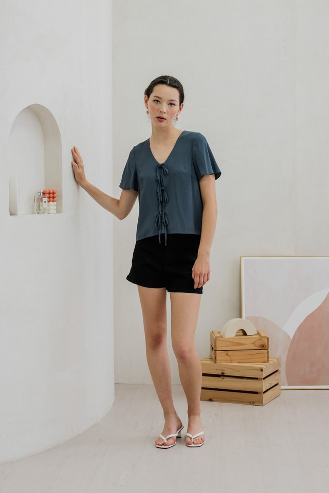 Tiera Textured Tie Ribbon Top In Gunmetal