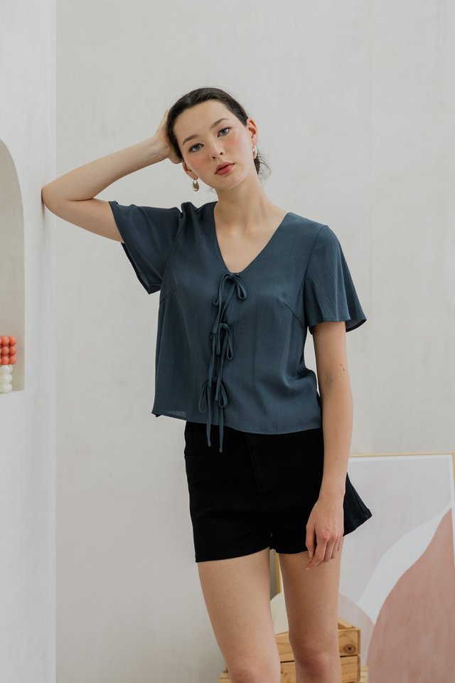 Tiera Textured Tie Ribbon Top In Gunmetal