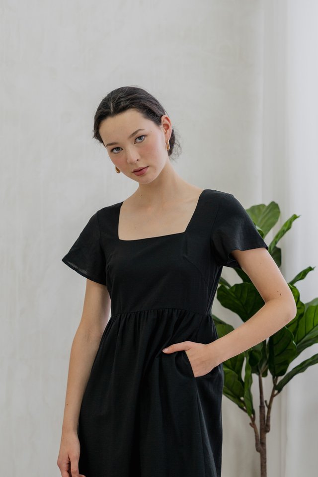 Feliz Flare Sleeve Midi Dress In Black