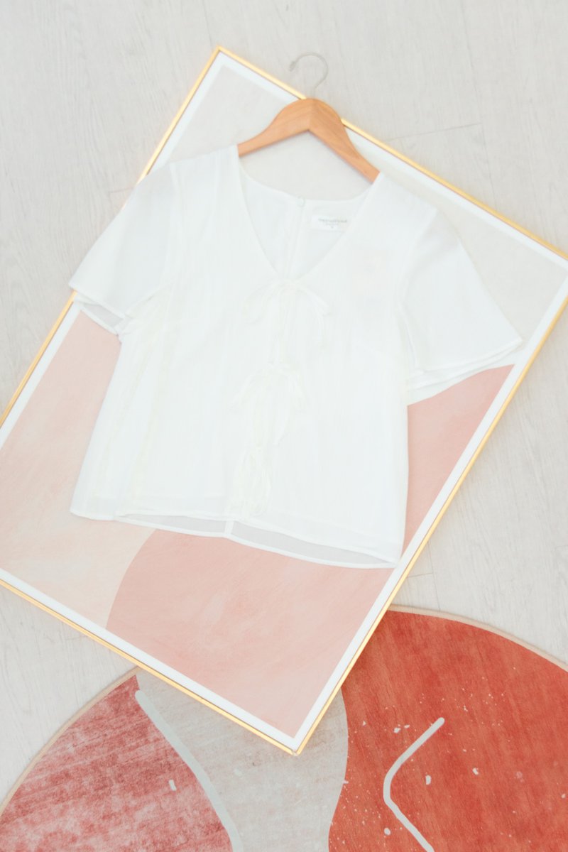 Tiera Textured Tie Ribbon Top In White