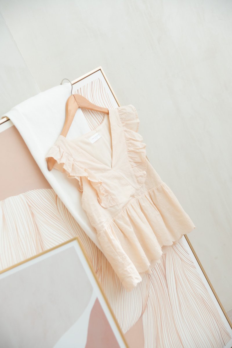 Avril Ribbon Embroidered Ruffle Top In Cream