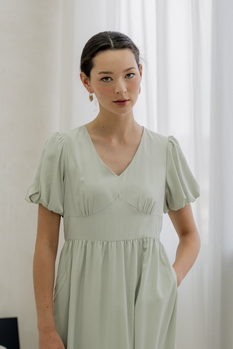 Paisley Puffed Sleeve Empire Midi Dress In Sage
