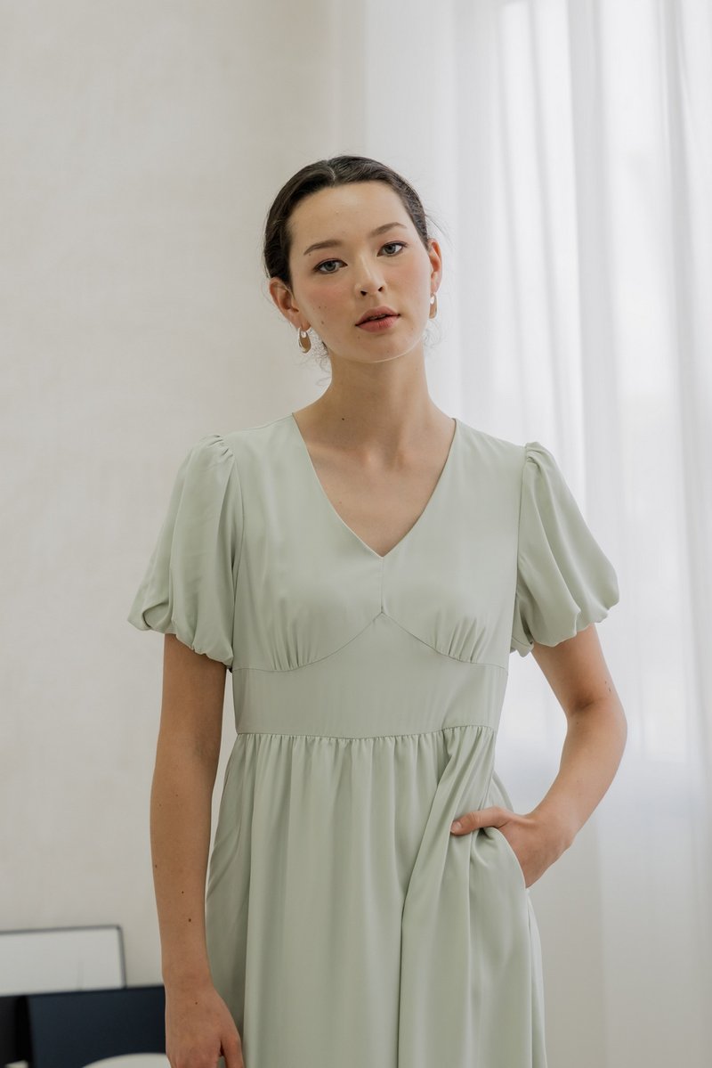 Paisley Puffed Sleeve Empire Midi Dress In Sage