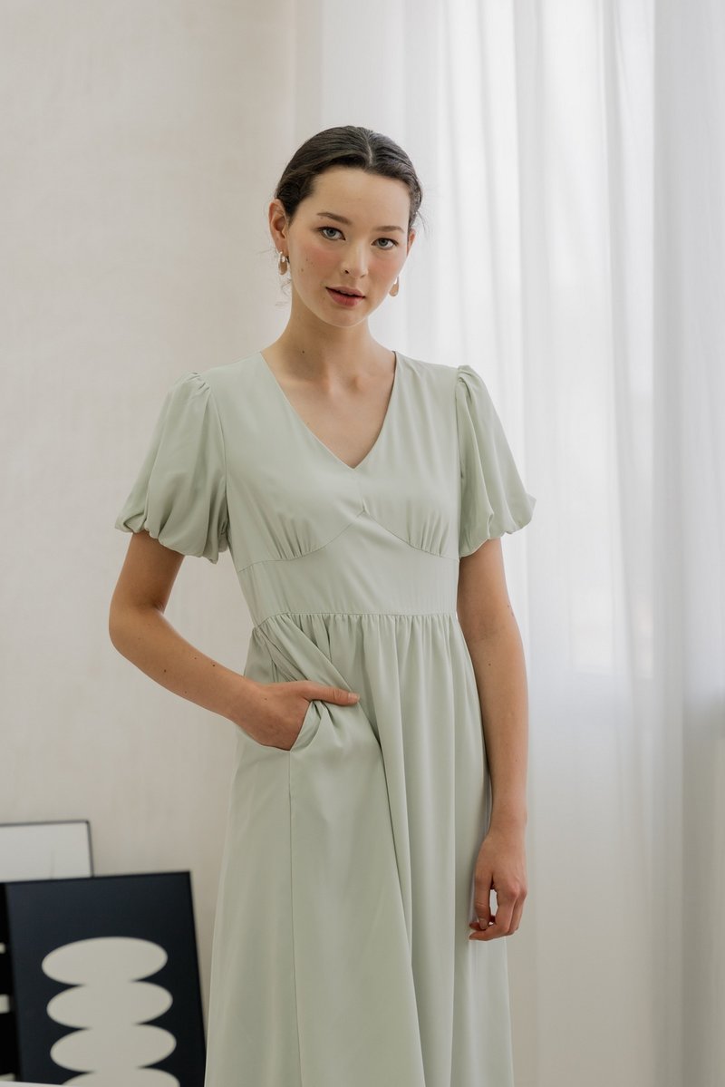 Paisley Puffed Sleeve Empire Midi Dress In Sage