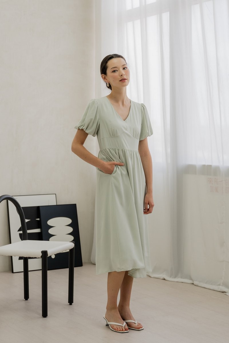 Paisley Puffed Sleeve Empire Midi Dress In Sage