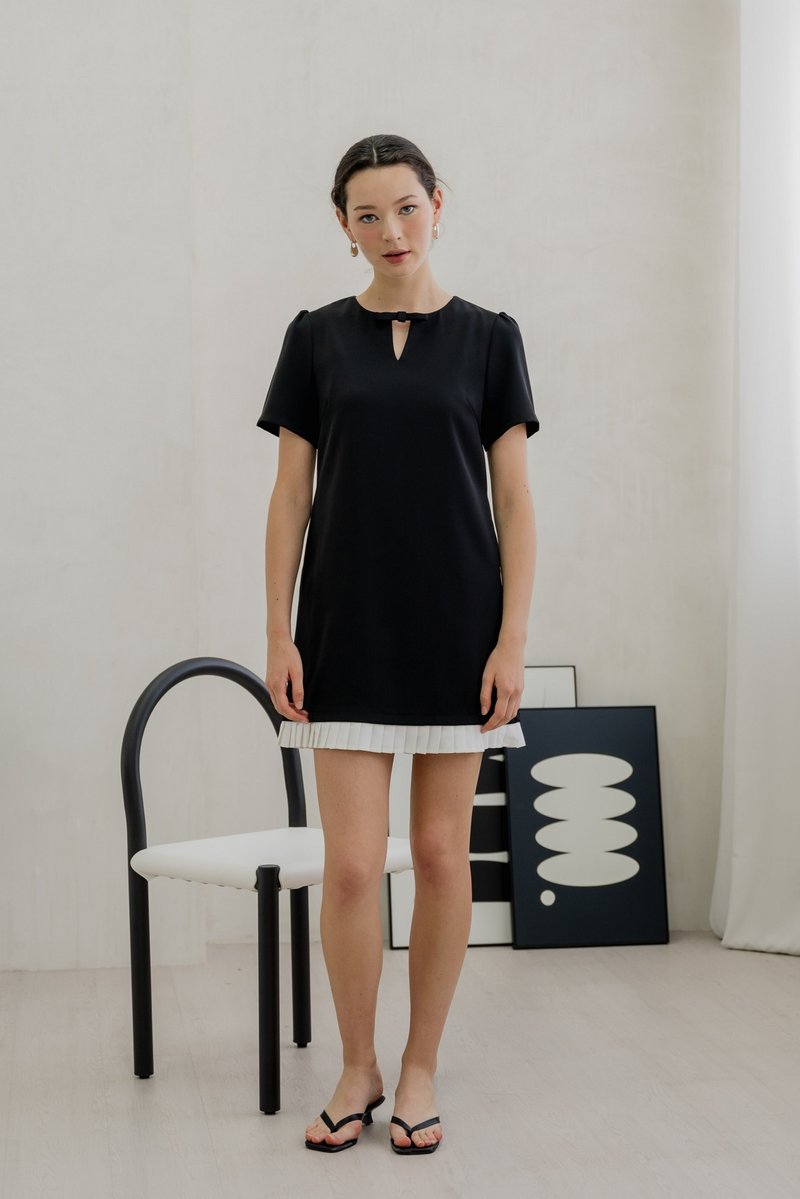 Britney Pleat Hem Bow Dress In Black (XS)