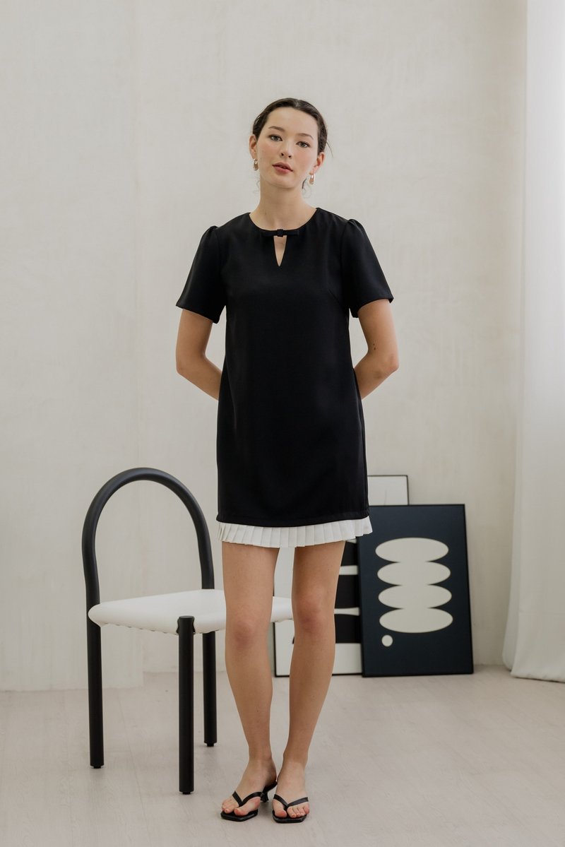 Britney Pleat Hem Bow Dress In Black (XS)