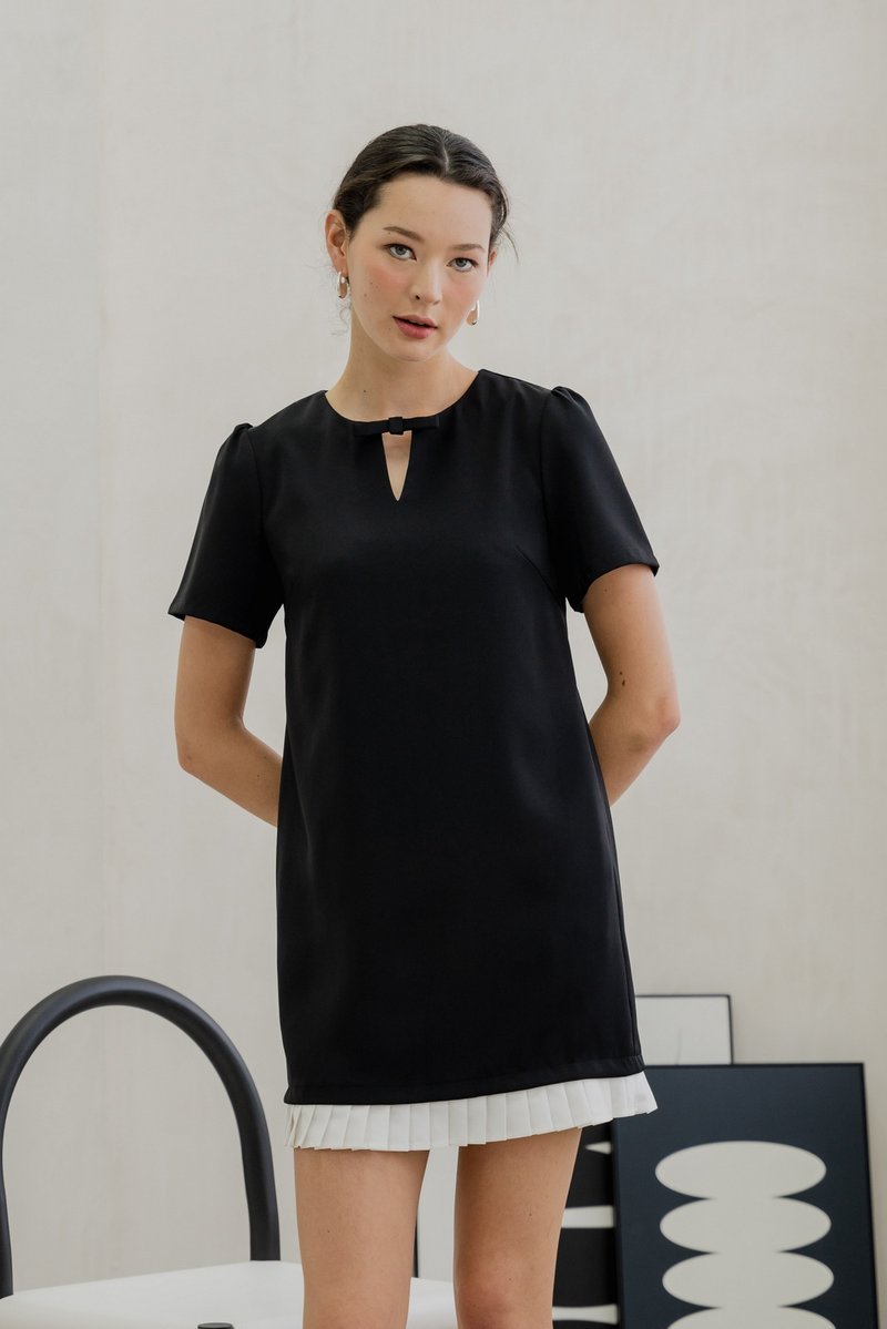 Britney Pleat Hem Bow Dress In Black (XS)