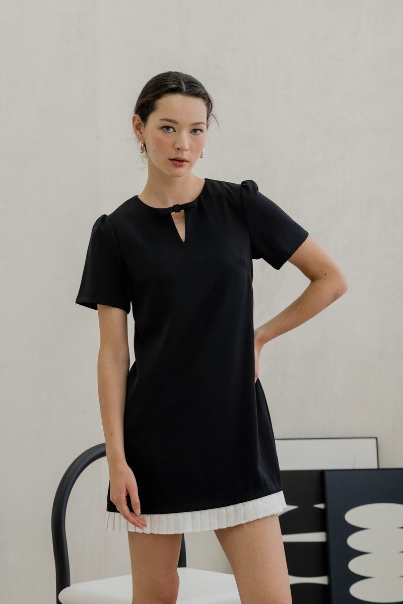 Britney Pleat Hem Bow Dress In Black (XS)