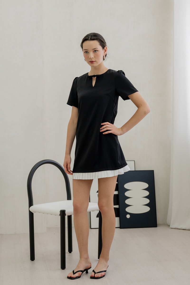 Britney Pleat Hem Bow Dress In Black (XS)