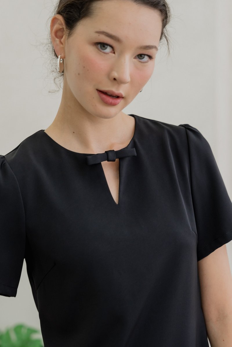 Britney Pleat Hem Bow Dress In Black (XS)