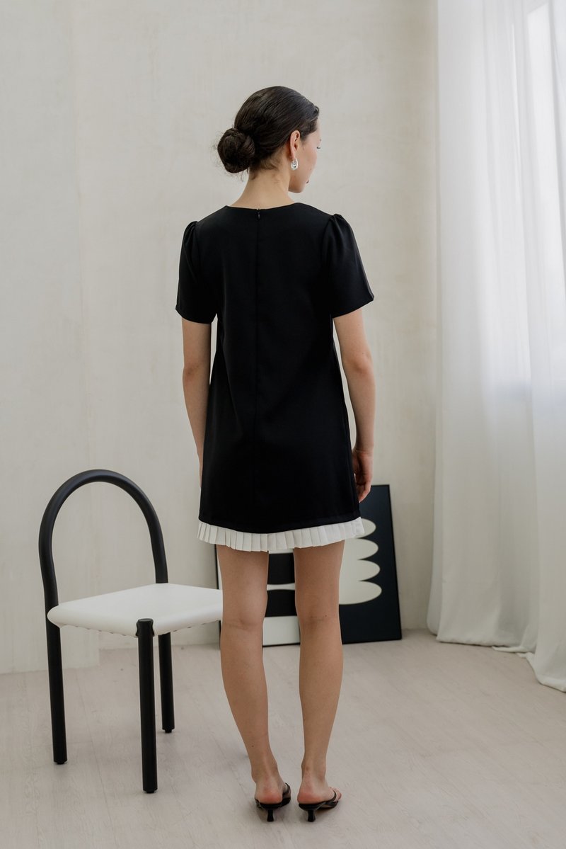 Britney Pleat Hem Bow Dress In Black (XS)