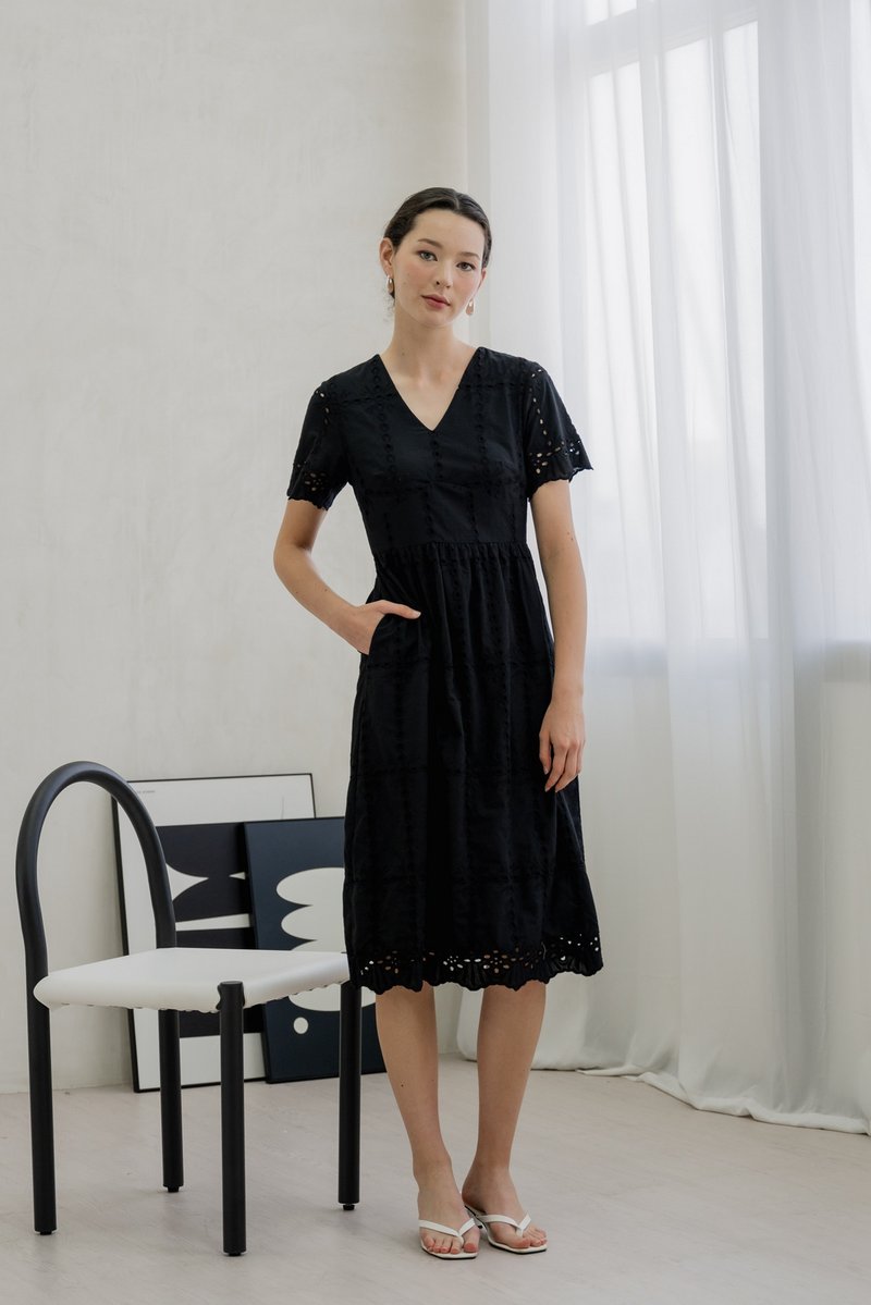 Esme Empire Eyelet Midi Dress In Black (XS)