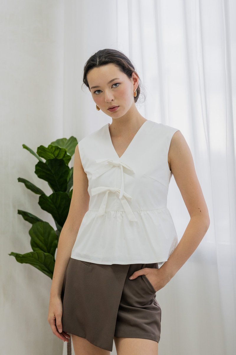 Posie V Neck Ribbon Peplum Top In White (XL)