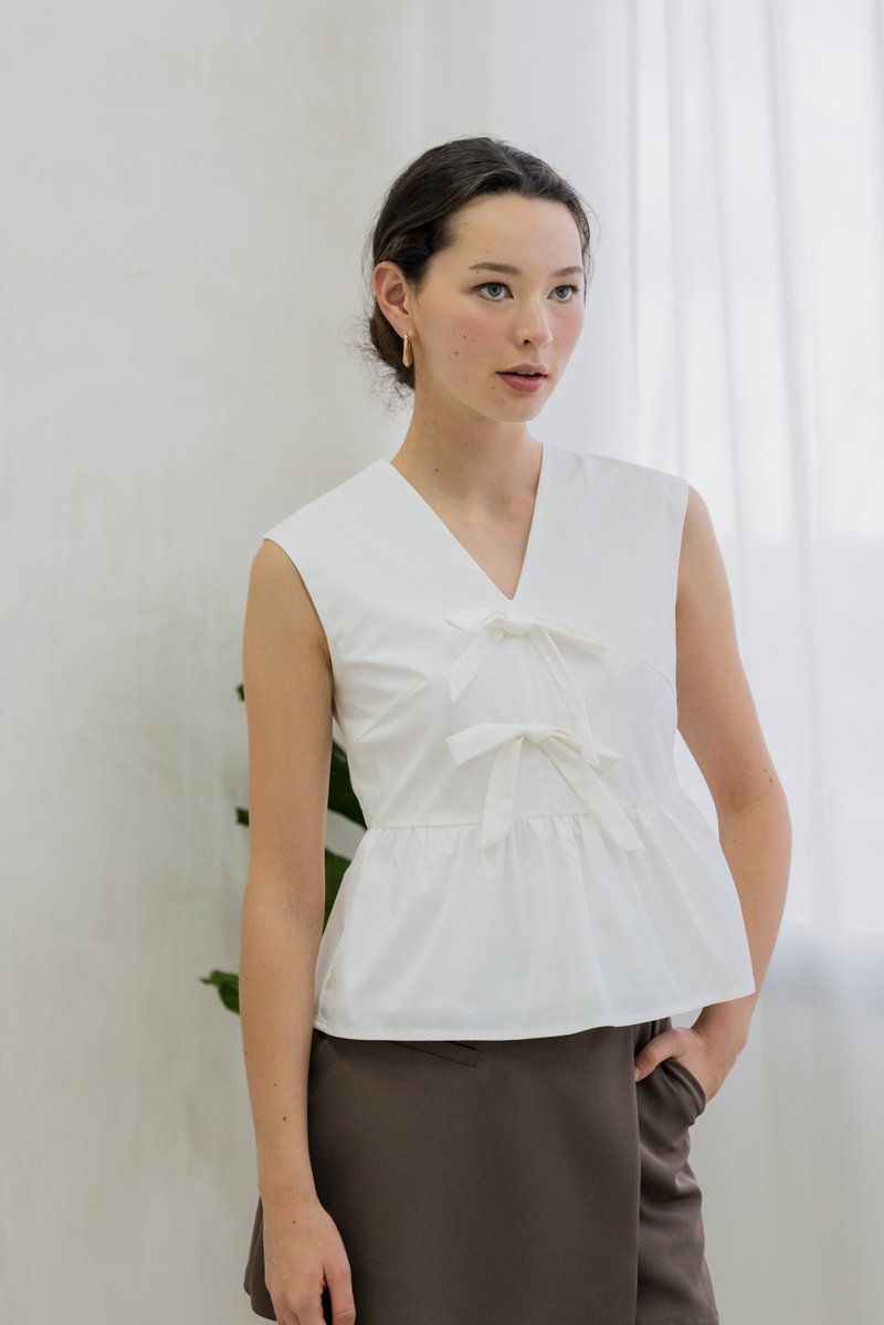 Posie V Neck Ribbon Peplum Top In White (XL)