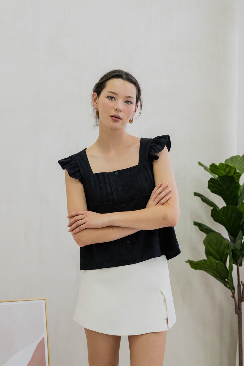 Everly Embroidery Pleat Top In Black (XS)