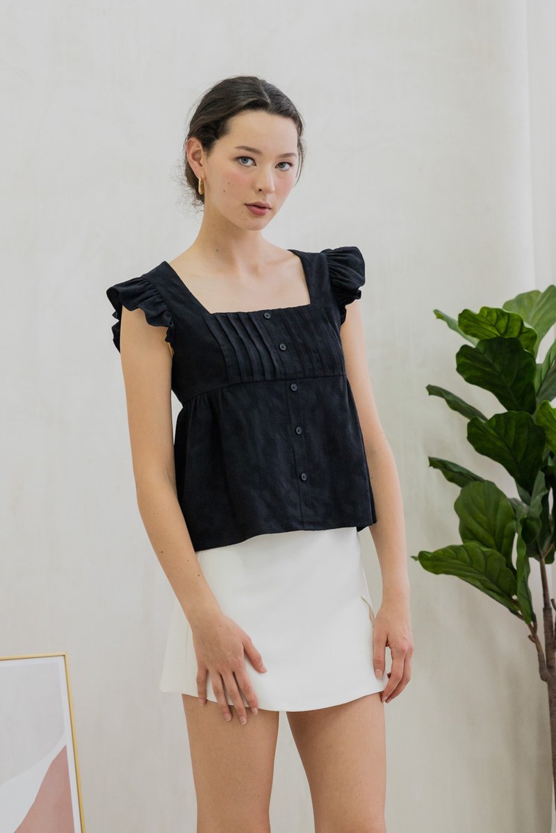 Everly Embroidery Pleat Top In Black (XS)