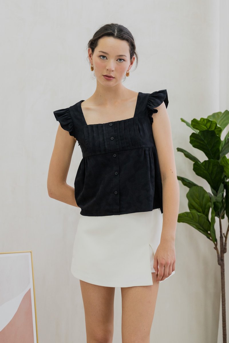 Everly Embroidery Pleat Top In Black (XS)