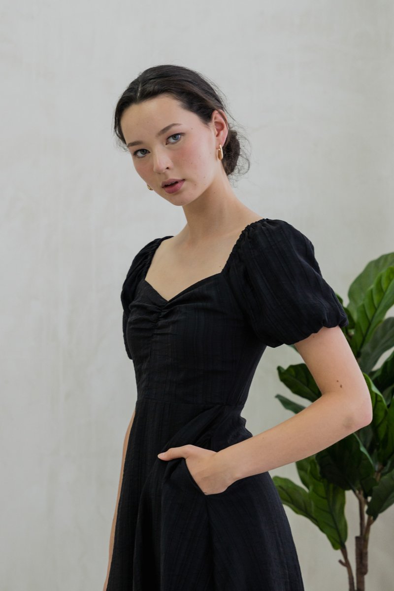 Primrose Textured Puff Sleeve Dress In Black