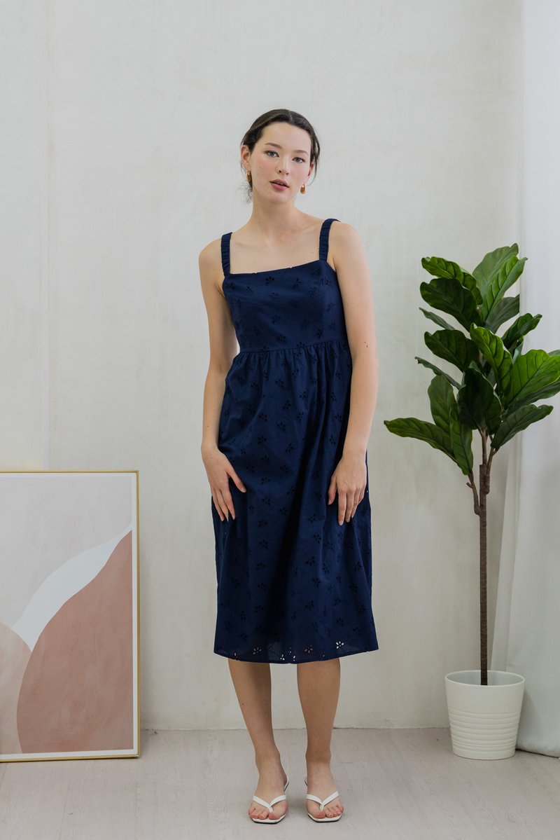 Elle Eyelet Midi Dress In Navy (XS)