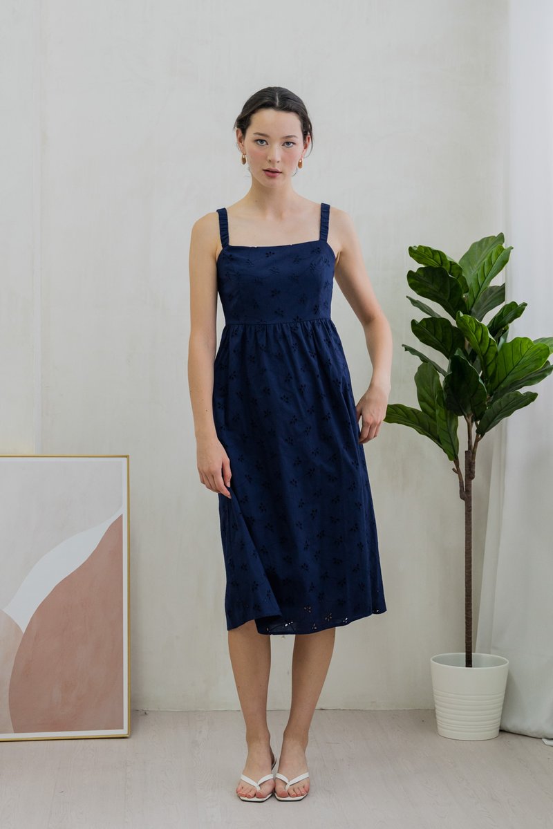 Elle Eyelet Midi Dress In Navy (XS)