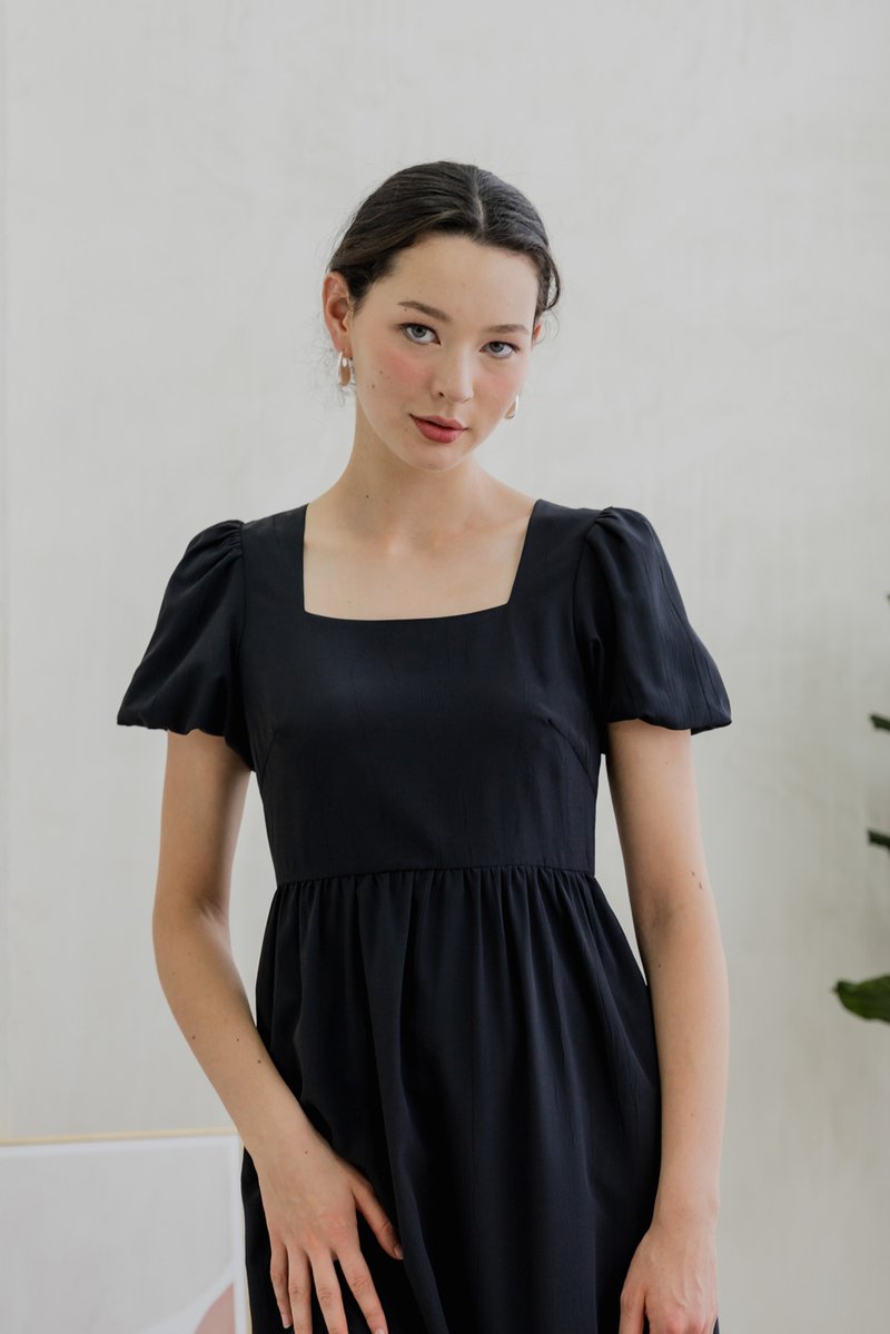Theresa Texture Puffed Sleeve Maxi Dress In Black