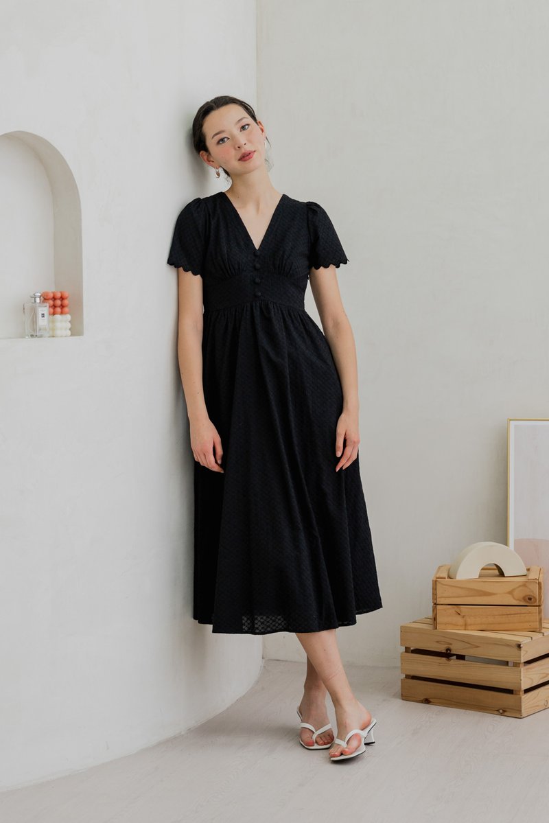 Layana Eyelet Empire Button Maxi Dress In Black (XS)