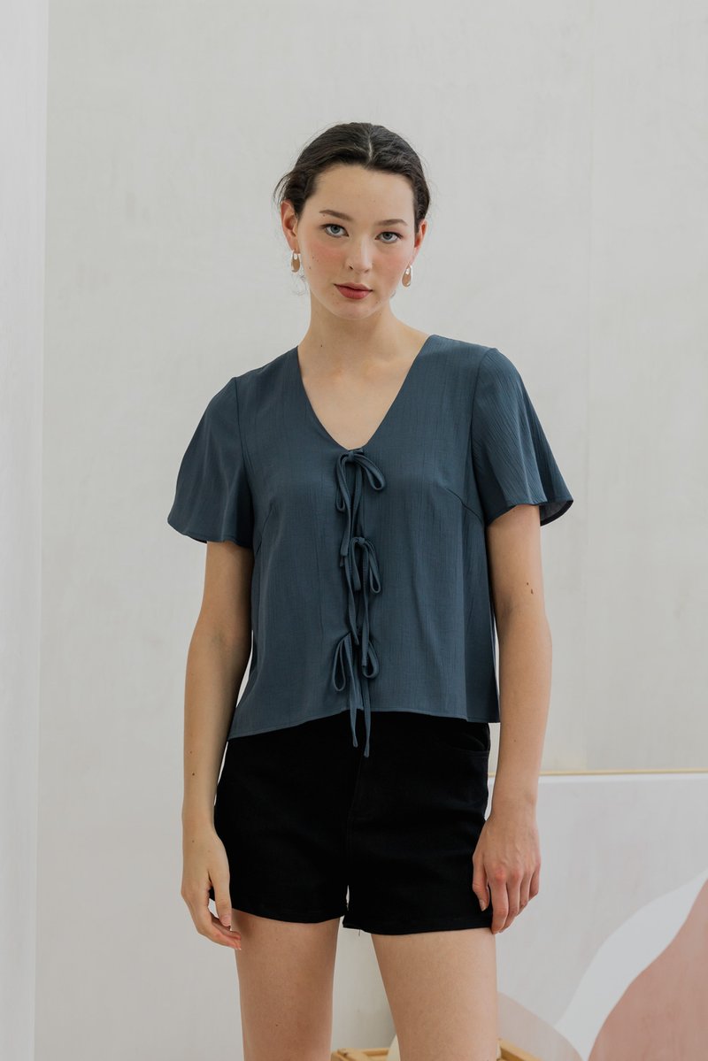 Tiera Textured Tie Ribbon Top In Gunmetal