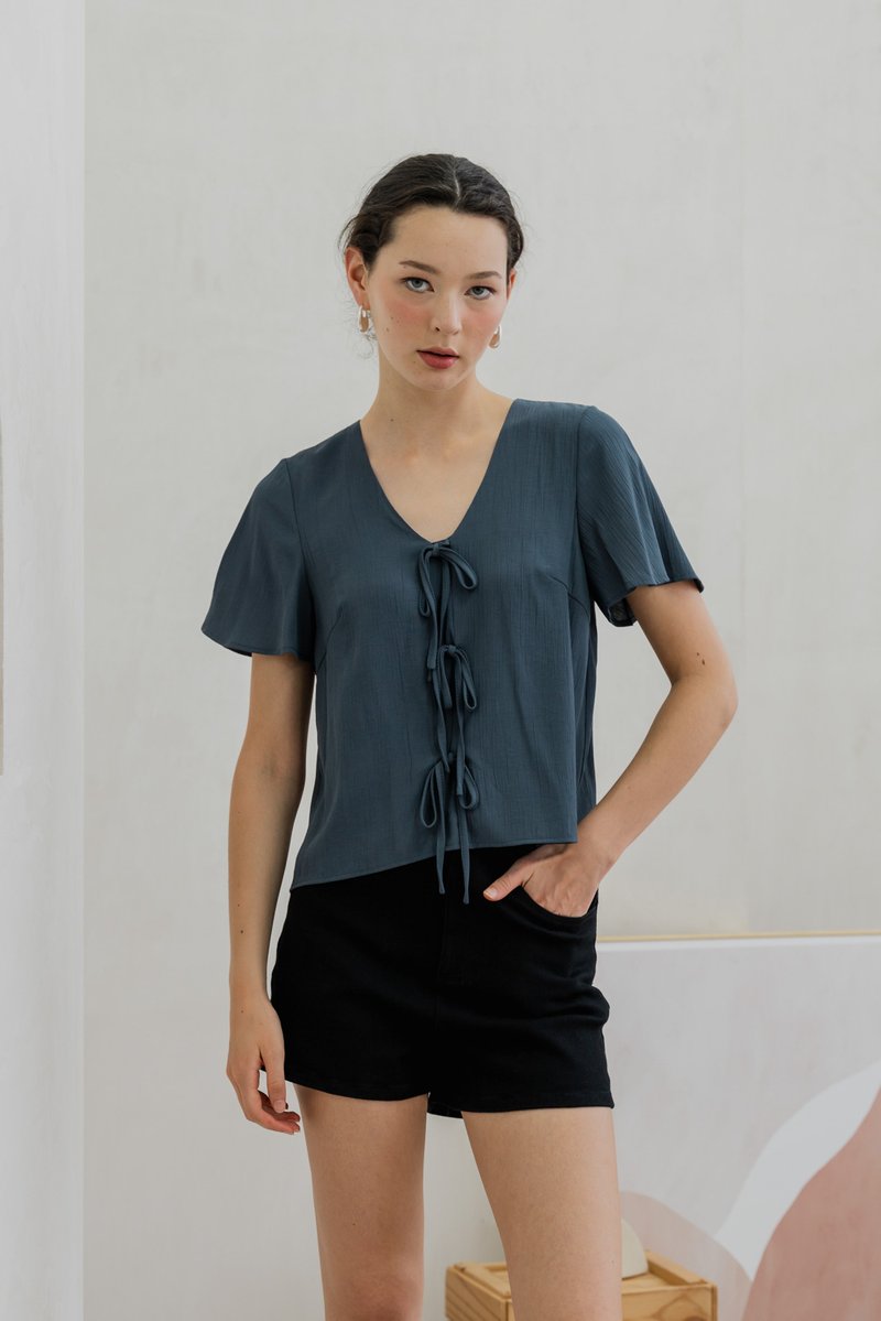Tiera Textured Tie Ribbon Top In Gunmetal