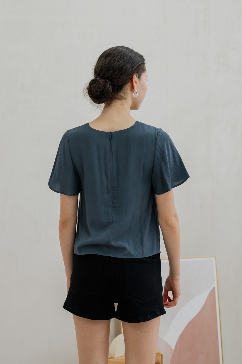 Tiera Textured Tie Ribbon Top In Gunmetal