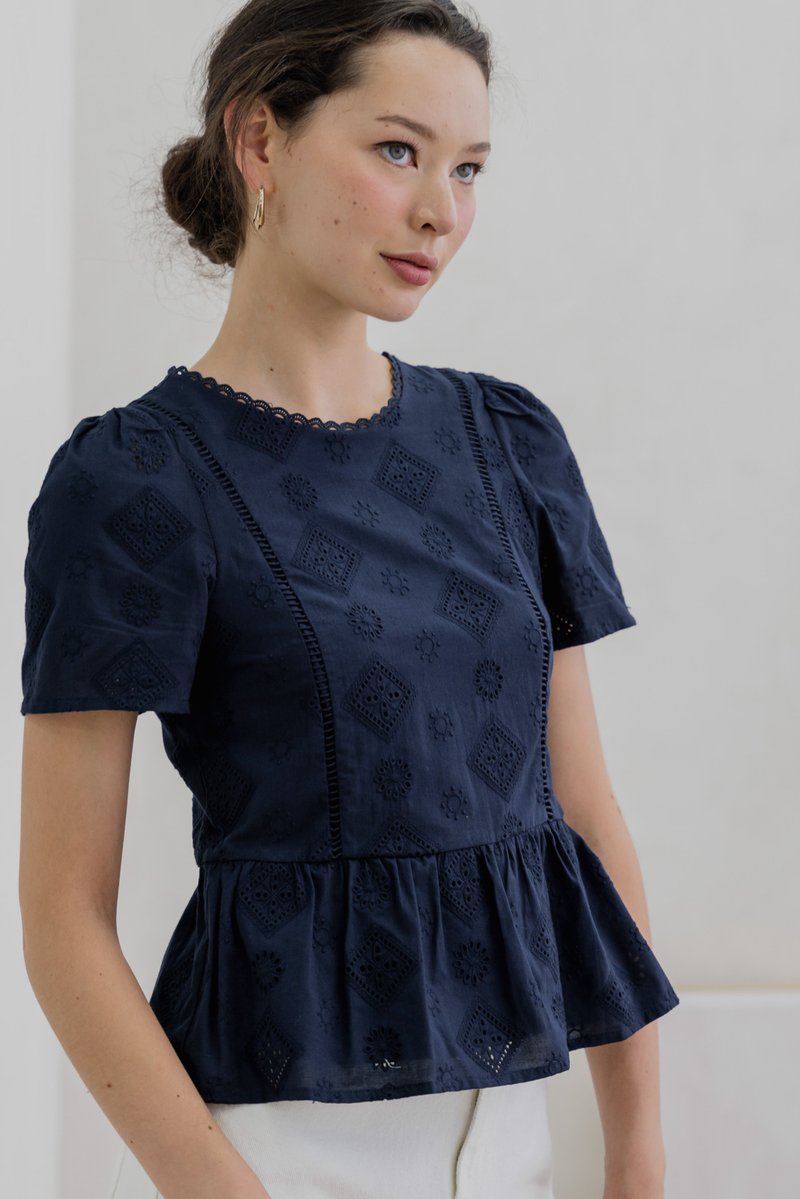 Cove Eyelet Peplum Top In Navy (XS)