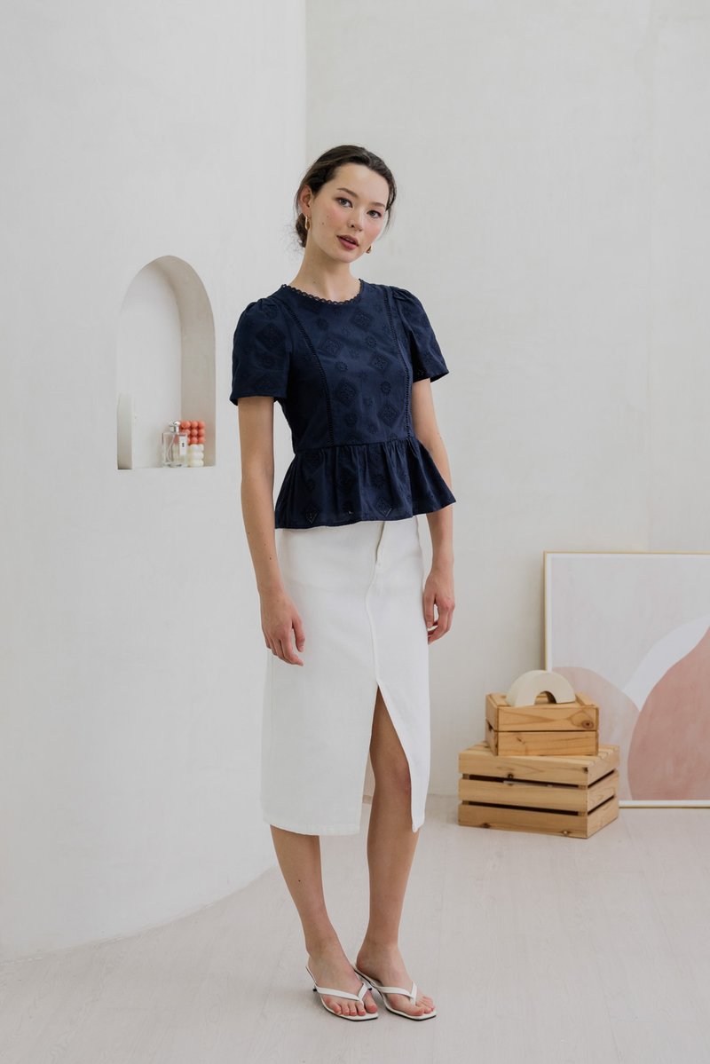 Cove Eyelet Peplum Top In Navy (XS)