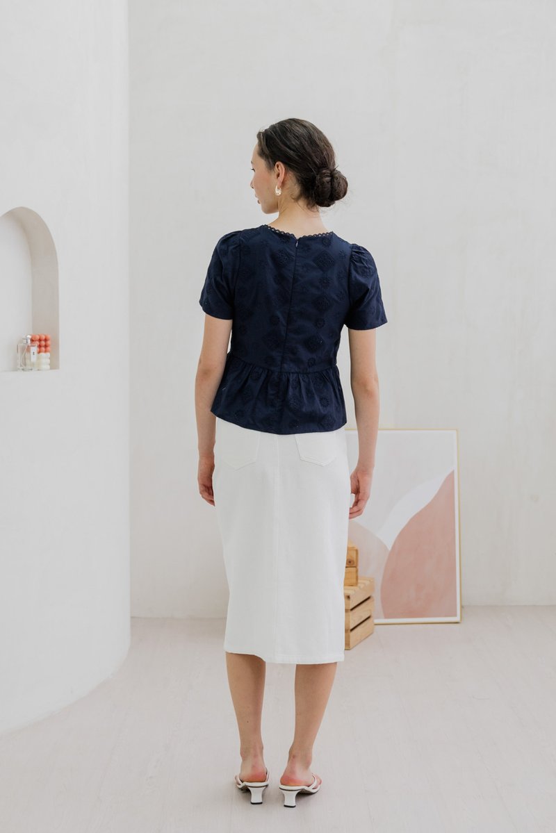 Cove Eyelet Peplum Top In Navy (XS)