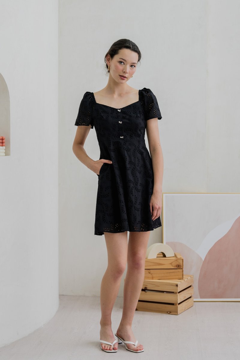 Evonka Eyelet Ribbonette Dress In Black (XS)
