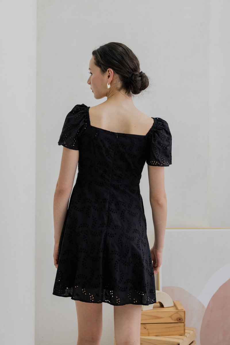 Evonka Eyelet Ribbonette Dress In Black (XS)