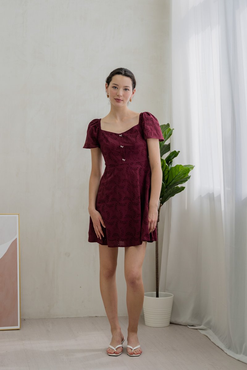 Evonka Eyelet Ribbonette Dress In Wine (XS)