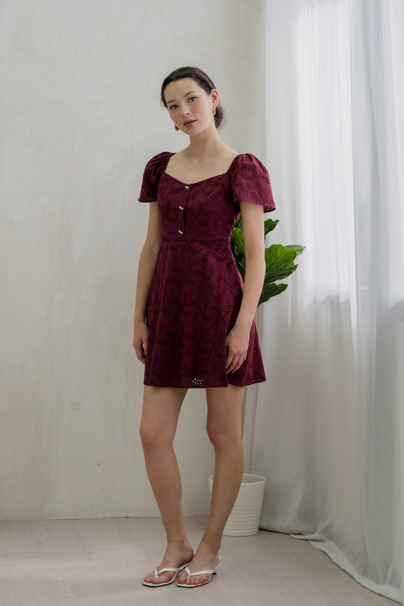 Evonka Eyelet Ribbonette Dress In Wine (XS)