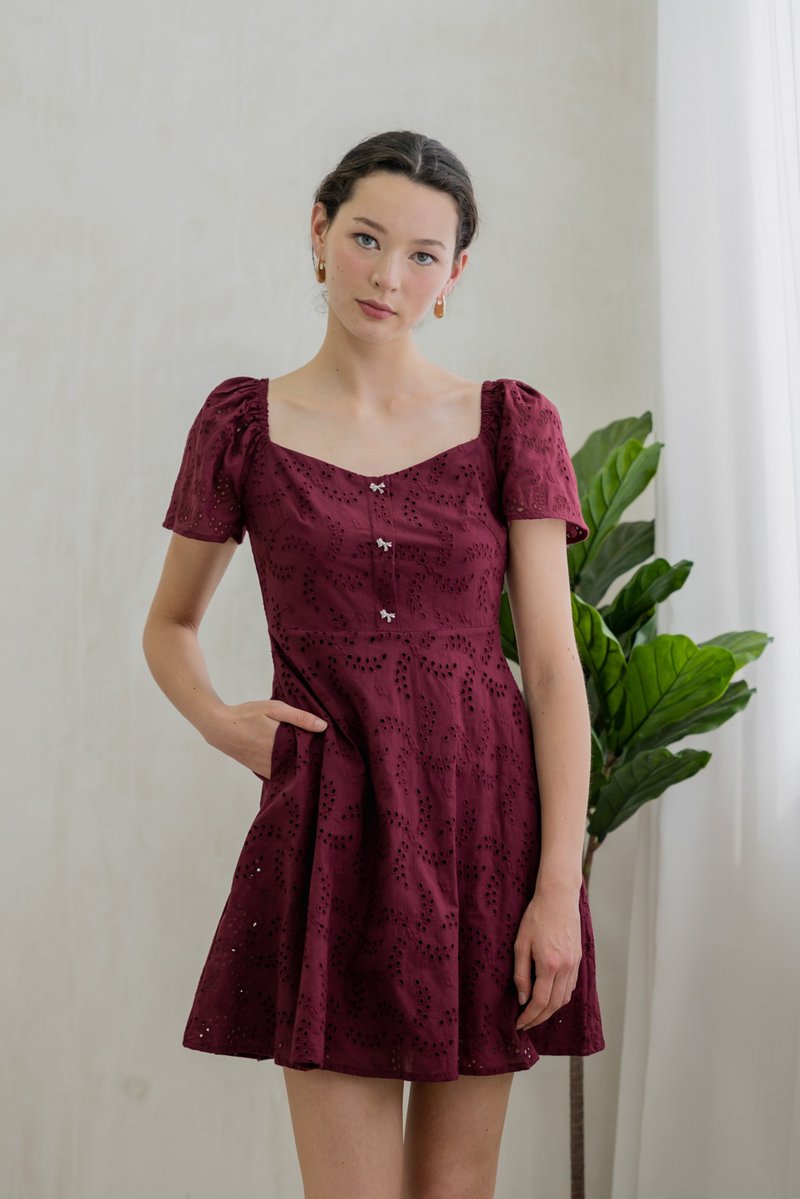 Evonka Eyelet Ribbonette Dress In Wine (XS)