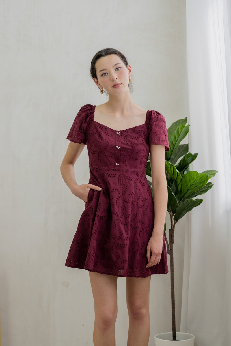 Evonka Eyelet Ribbonette Dress In Wine (XS)