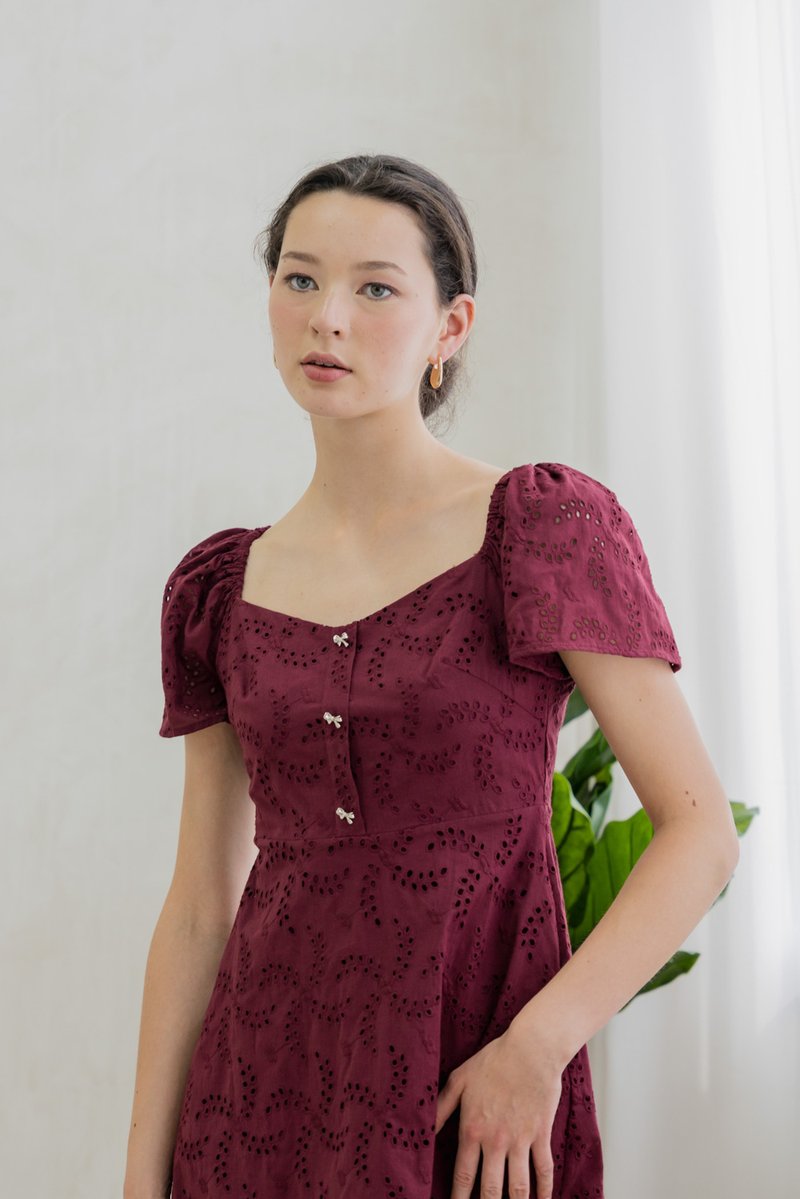 Evonka Eyelet Ribbonette Dress In Wine (XS)