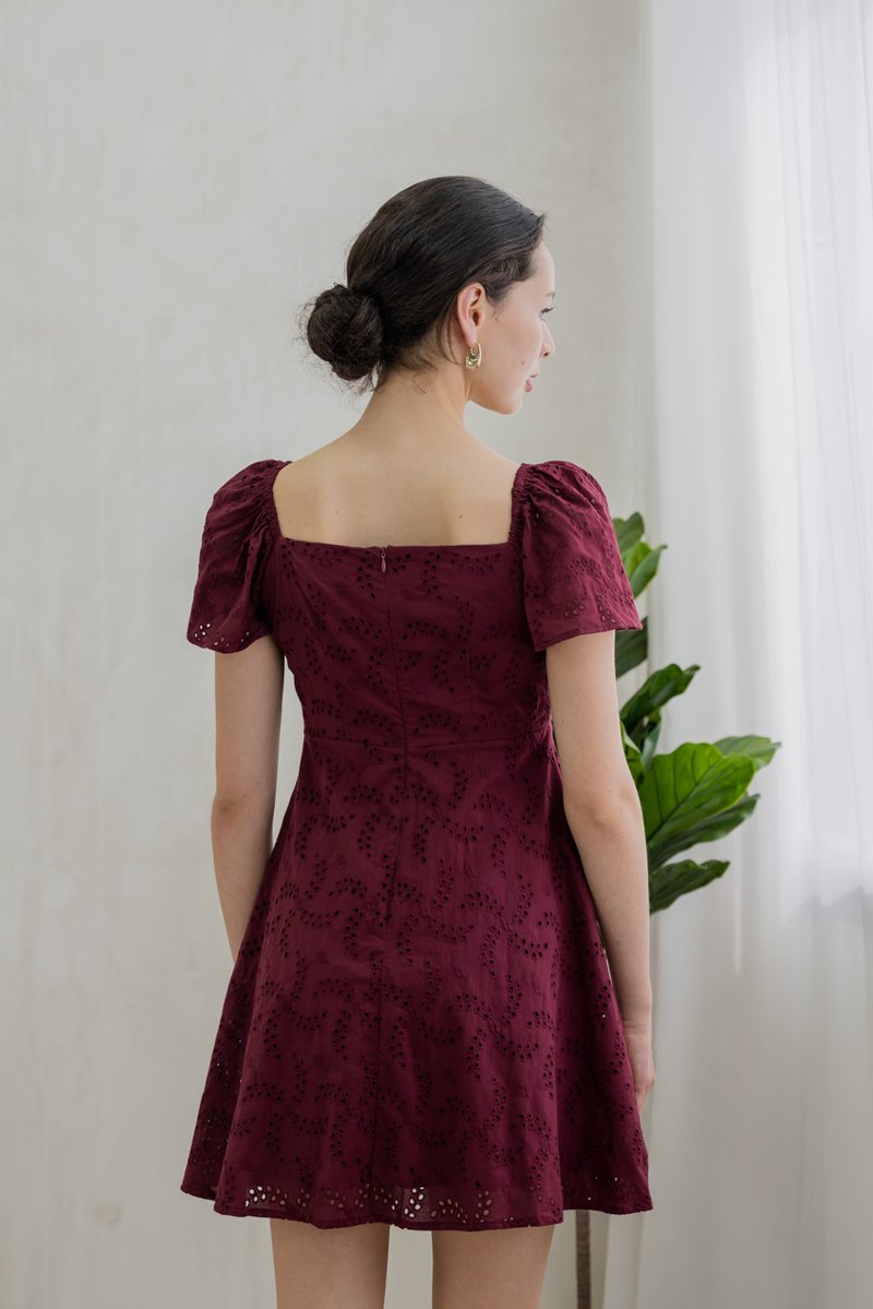 Evonka Eyelet Ribbonette Dress In Wine (XS)