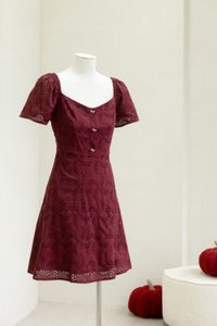 Evonka Eyelet Ribbonette Dress In Wine (XS)