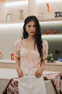 Reanne Ribbon Crochet Pleated Top In Cream (XS)