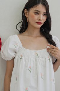 Tinker Tulip Embroidery Top In White (XS)