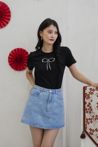 Prairie Pearl Ribbon Cotton Tee In Black (XS)