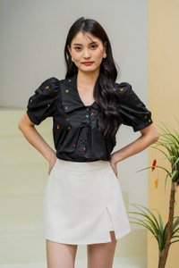 Petal Peterpan Collar Embroidered Top In Black (XS)