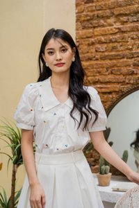Petal Peterpan Collar Embroidered Top In White (XS)